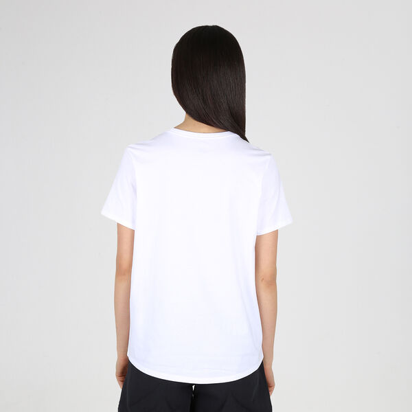 Remera Urbana Nike Club Essentials Mujer