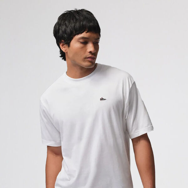 Remera Jordan Sneaker Patch Hombre algod&oacute;n