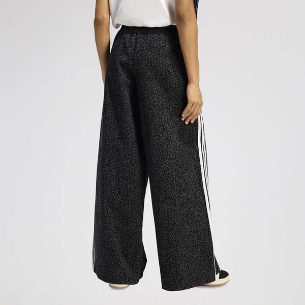 Pantal&oacute;n adidas Firebird Oversized AOP Denim Mujer