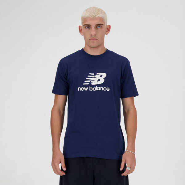 Remera New Balance Sport Essentials Logo Hombre algod&oacute;n