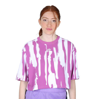 Remera Urbana adidas Thebe Mugugu Allover Print Mujer