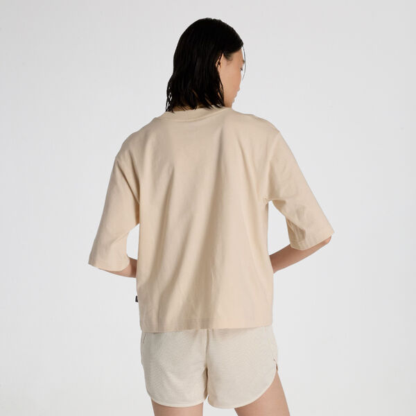 Remera New Balance Flower Logo Mujer