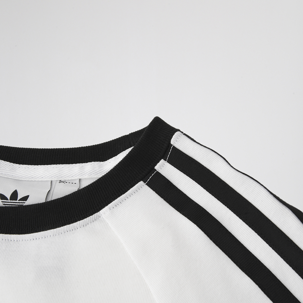 Remera adidas Hello Kitty 3 Tiras Mujer,  image number null