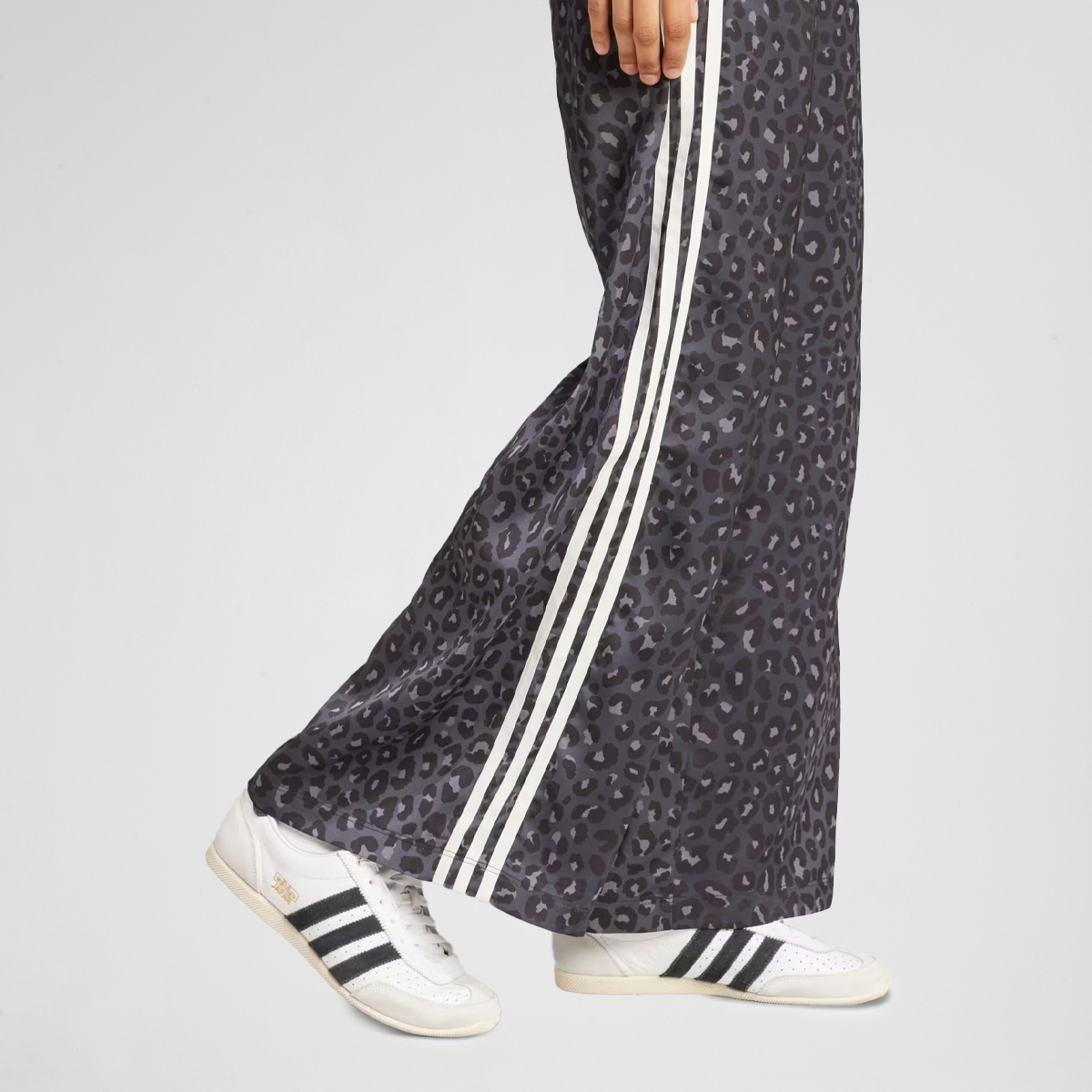 Pantal&oacute;n adidas Wide Leg Satin Mujer,  image number null