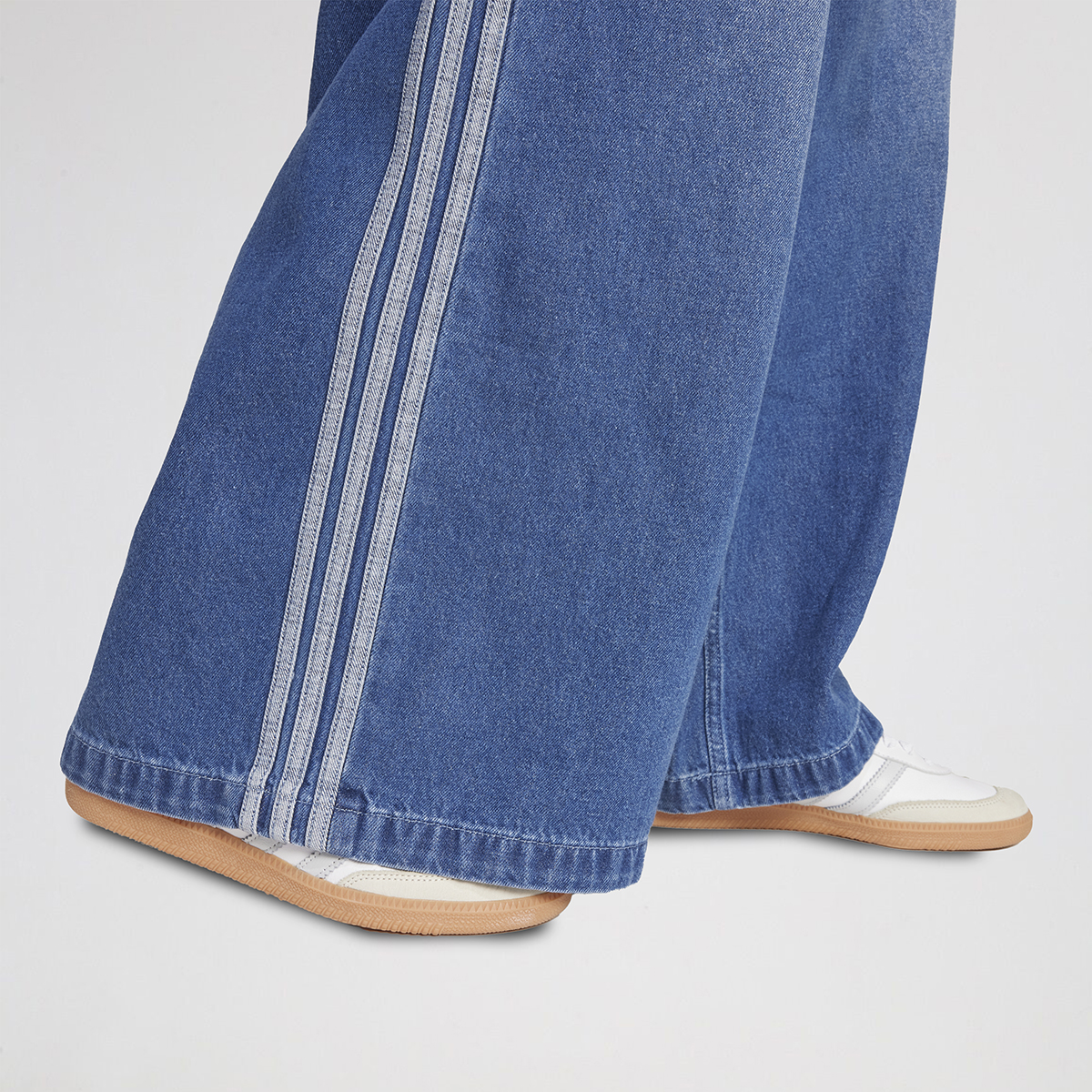 Pantal&oacute;n adidas Adicolor Denim Mujer,  image number null