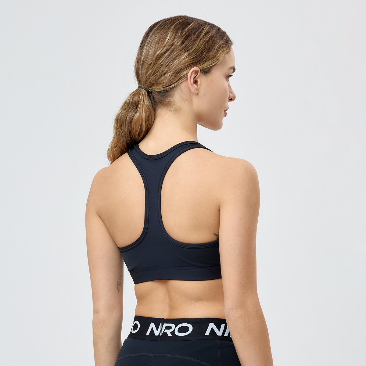 Top Nike Swoosh Medium Mujer,  image number null