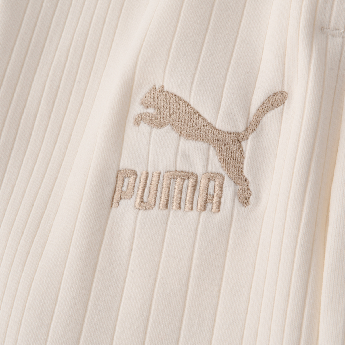 Pantalón Puma Classics Ribbed Relaxed Mujer,  image number null