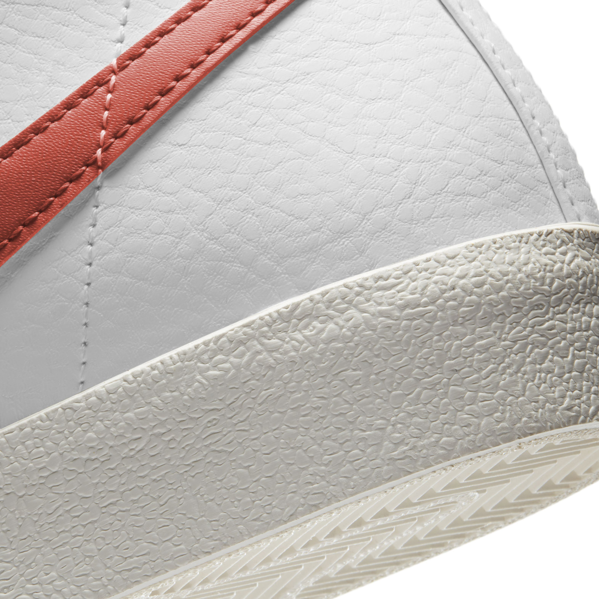 Zapatillas Nike Blazer Mid '77 White Bright Crimson,  image number null