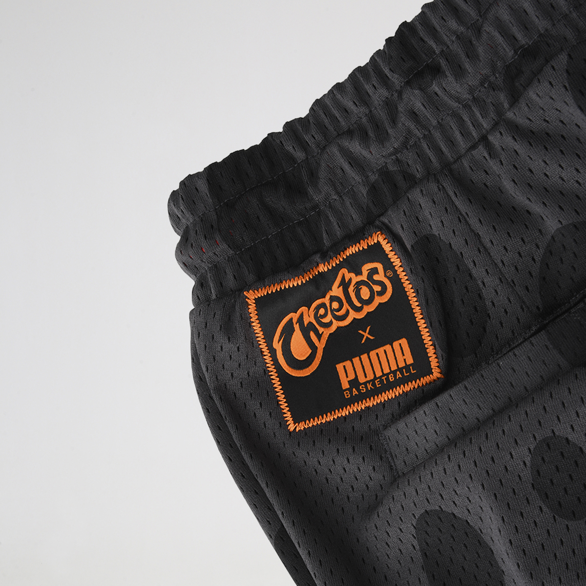 Pantalón Puma Hoops X Cheetos Hombre,  image number null