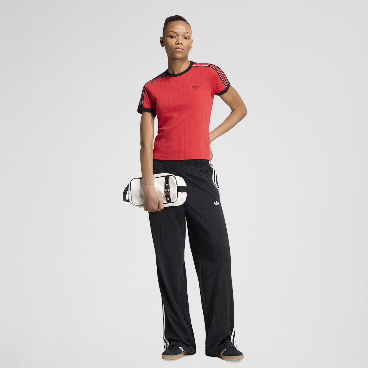 Pantal&oacute;n adidas Pinstripe Firebird Holgado Mujer,  image number null