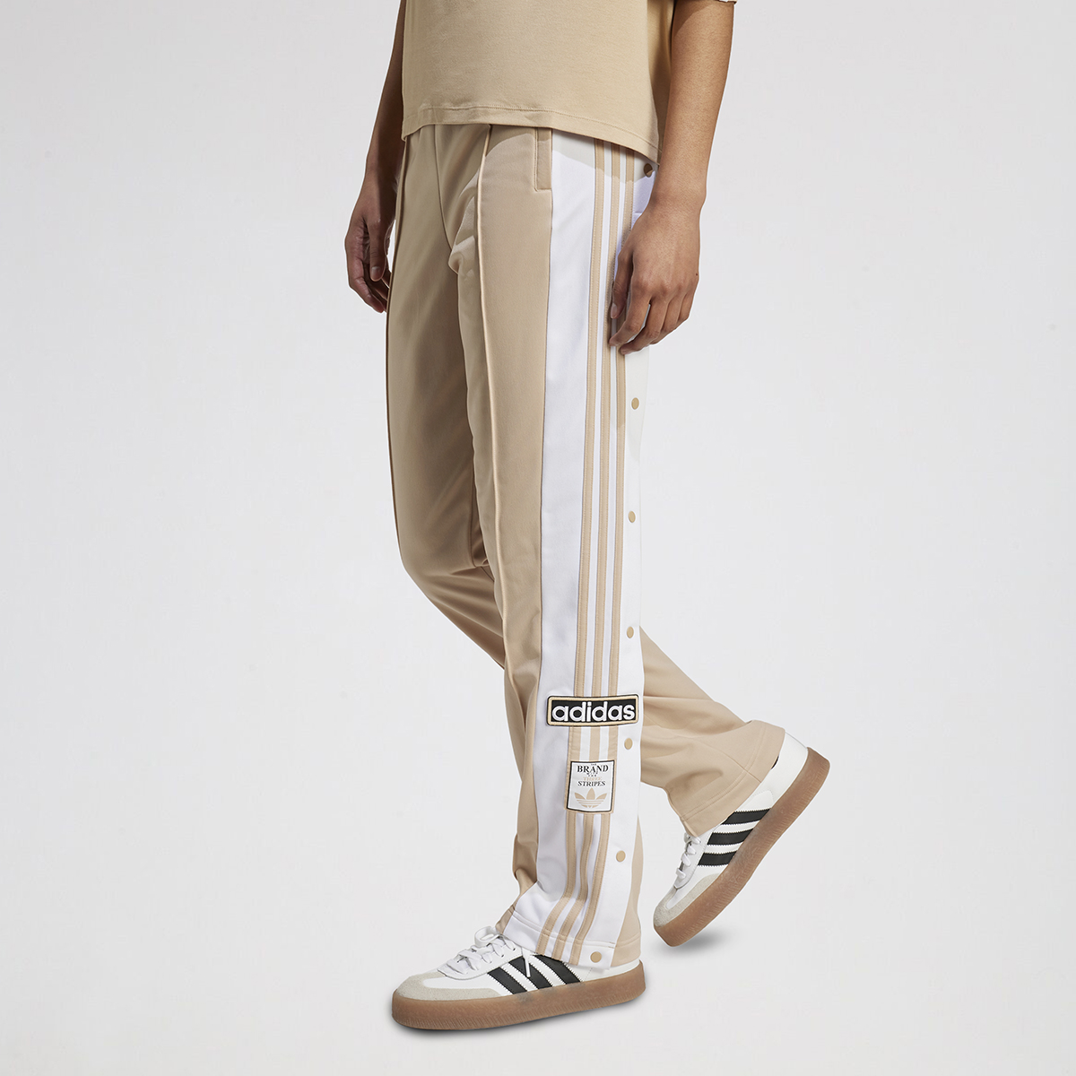 Pantalones botones laterales adidas store