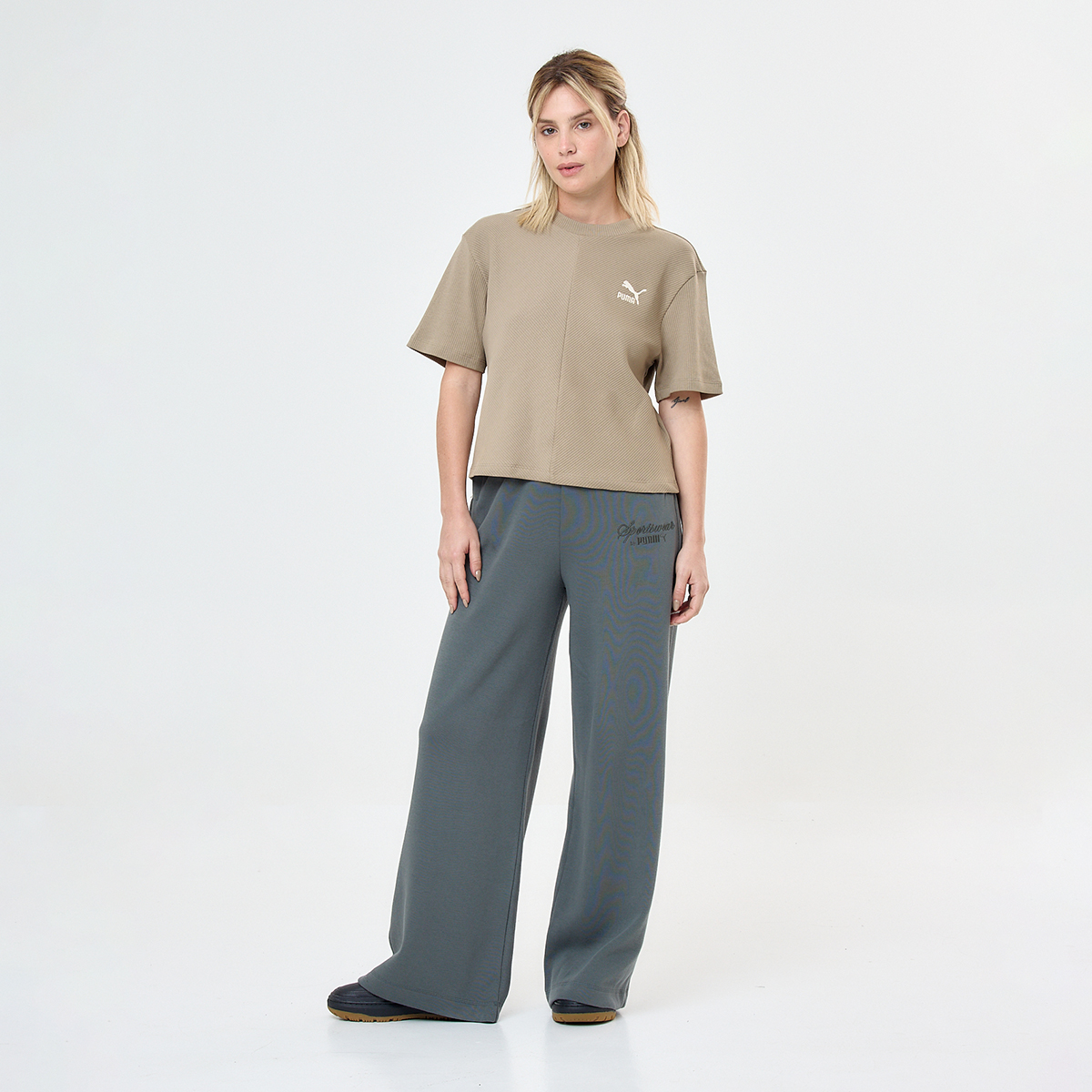 Pantal&oacute;n Puma Classics Relaxed Mujer,  image number null