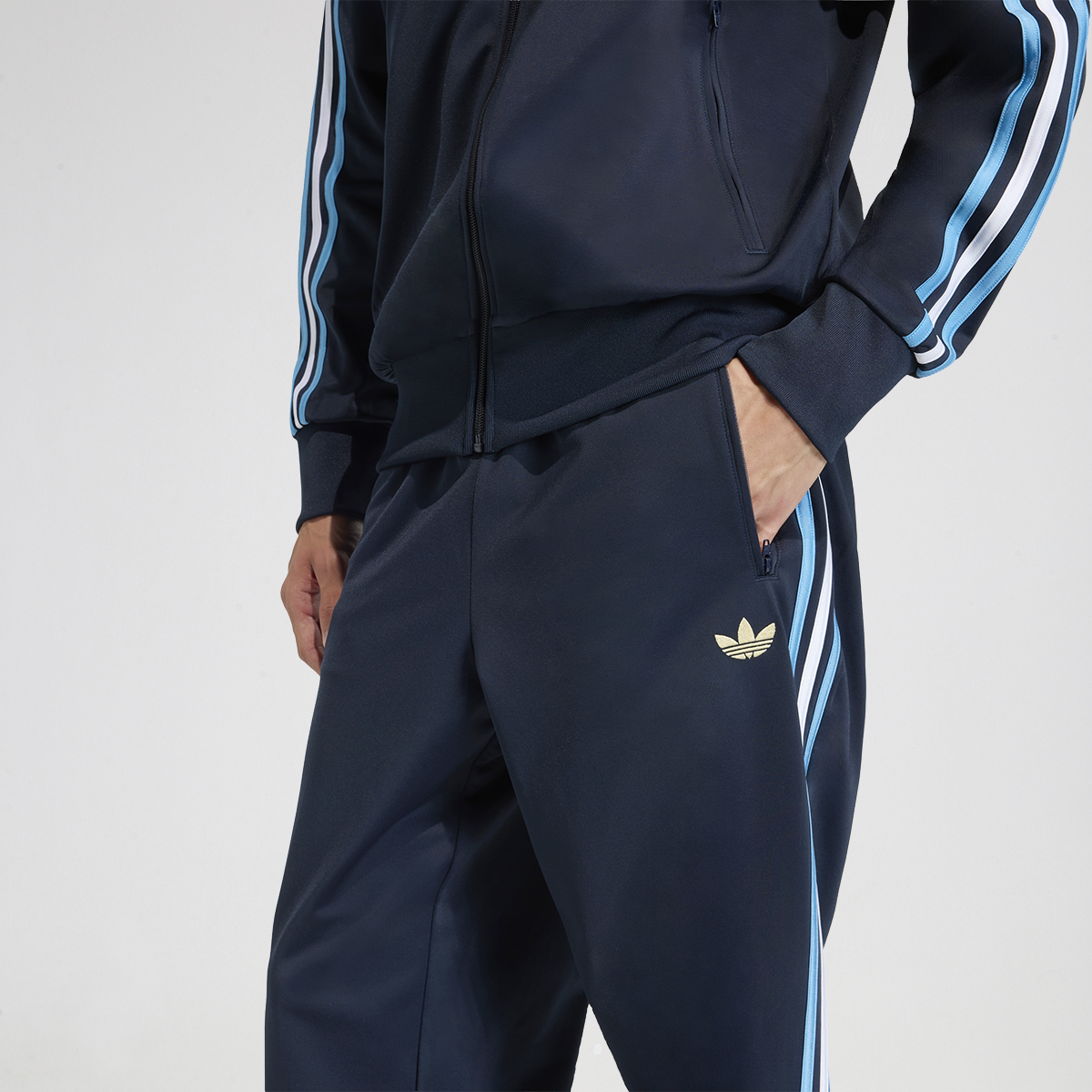 Pantal&oacute;n adidas Firebird Adicolor Classics Hombre,  image number null