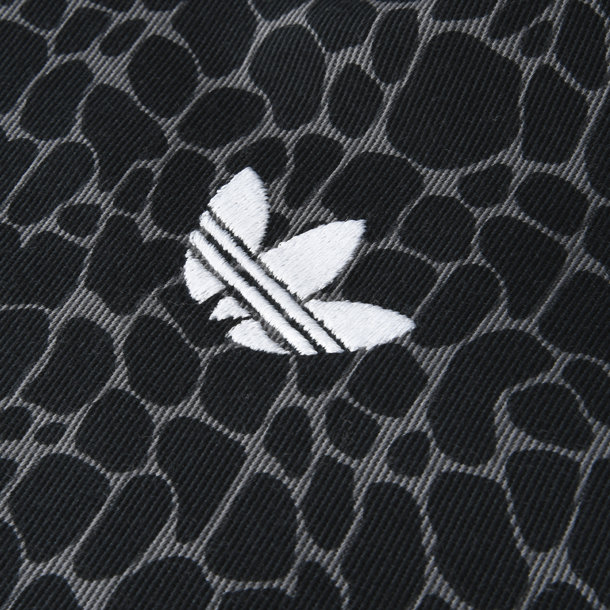 Buzo con  Cierre adidas Firebird Oversized AOP Denim Mujer,  image number null