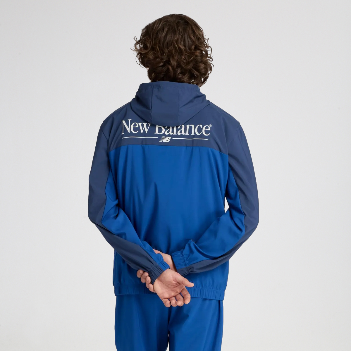 Campera New Balance Reimagined&nbsp;Woven Graphic Hombre,  image number null