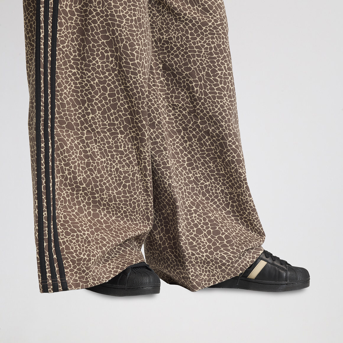 Pantal&oacute;n adidas Firebird 3 Tiras Mujer,  image number null