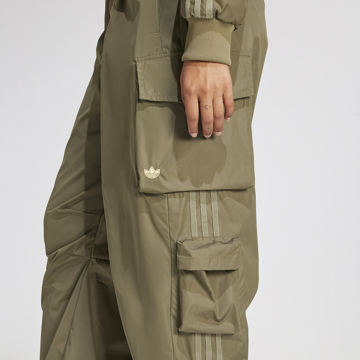 Pantalón adidas Cargo Mujer,  image number null
