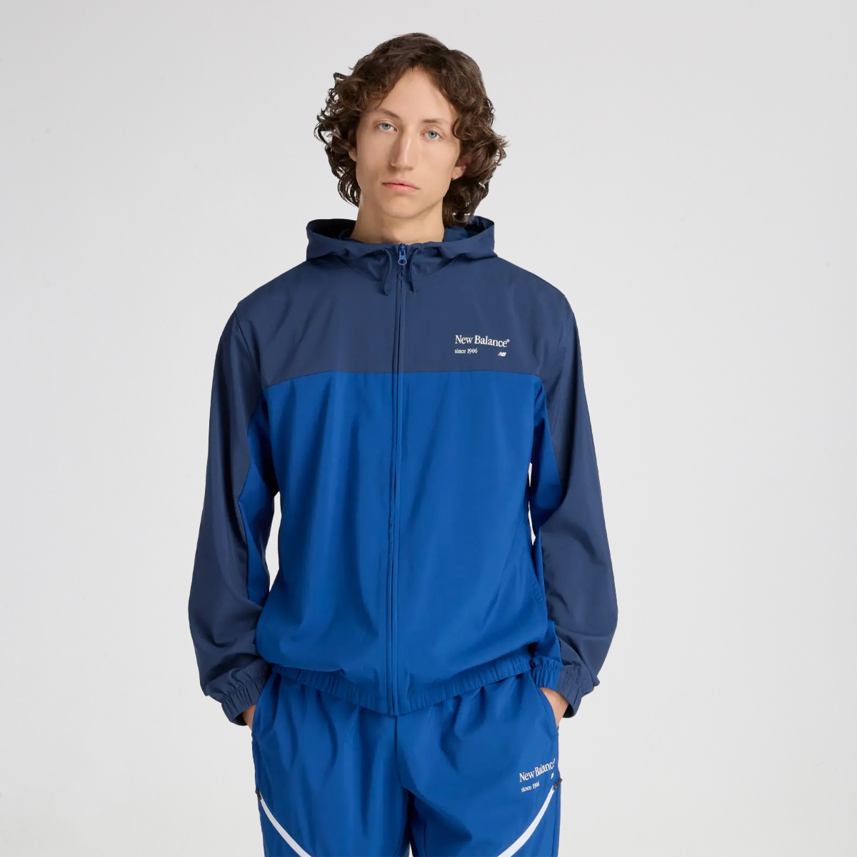 Campera New Balance Reimagined&nbsp;Woven Graphic Hombre,  image number null