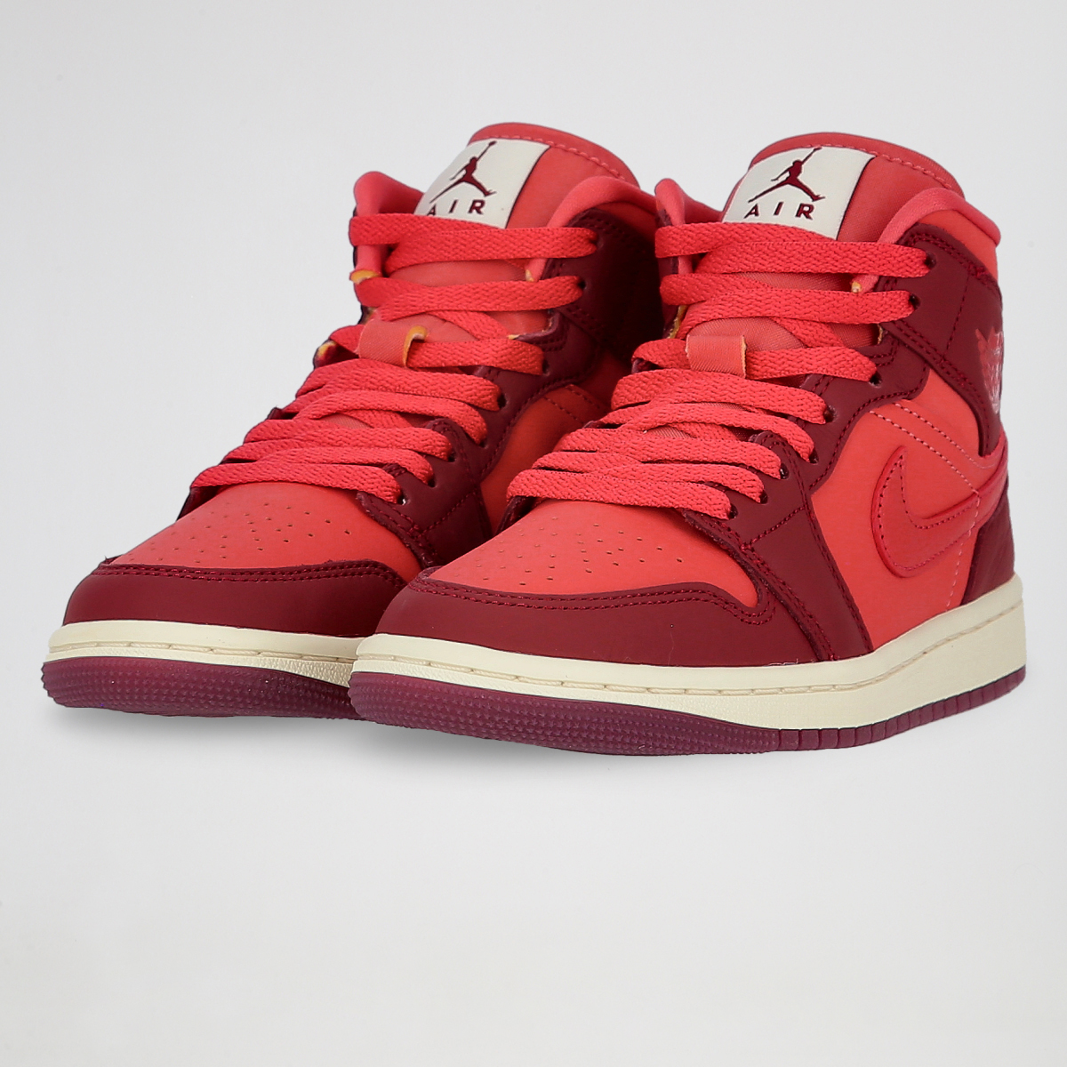Zapatillas Jordan 1 Mid SE Mujer,  image number null