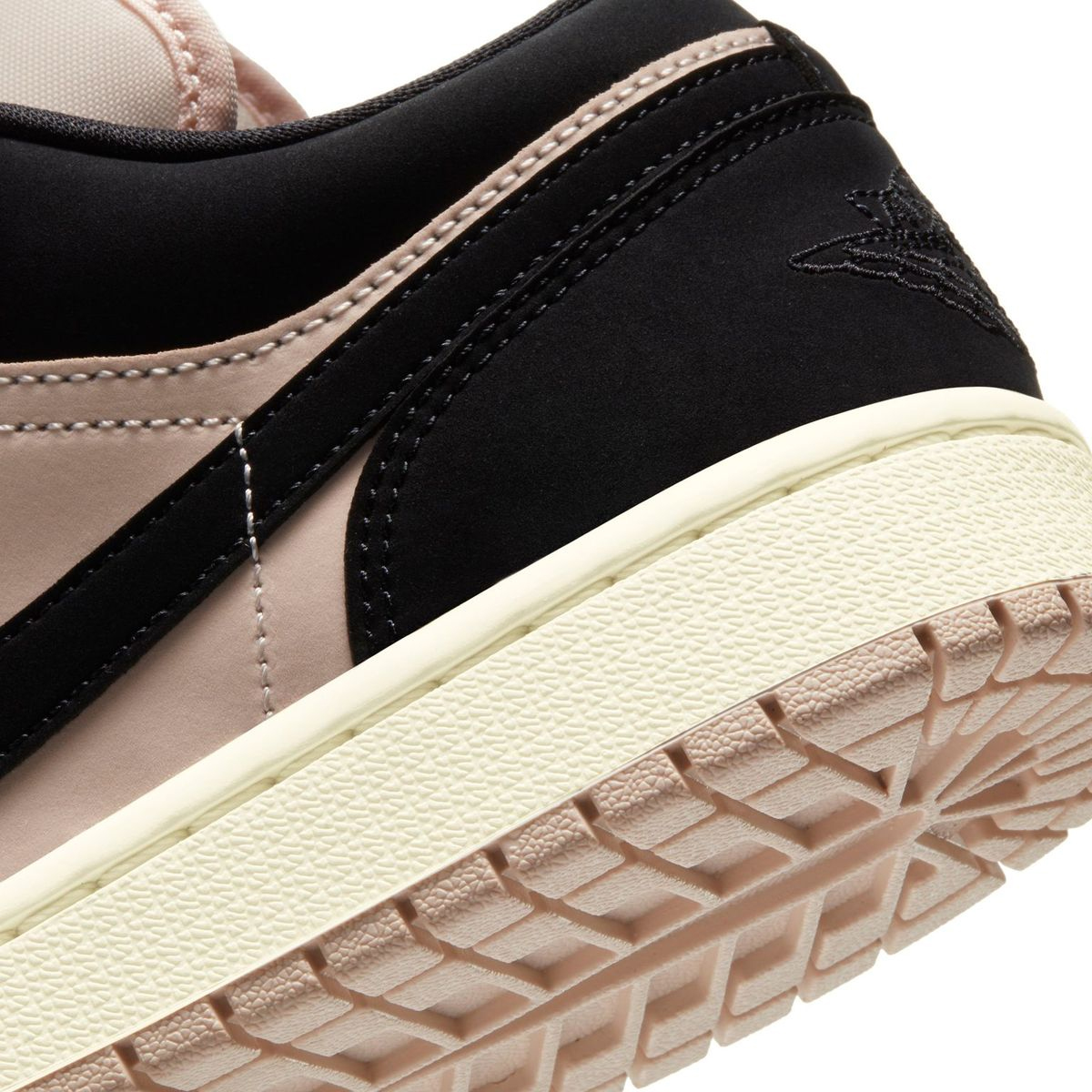 Zapatillas Air Jordan 1 Low Black Guava Ice,  image number null