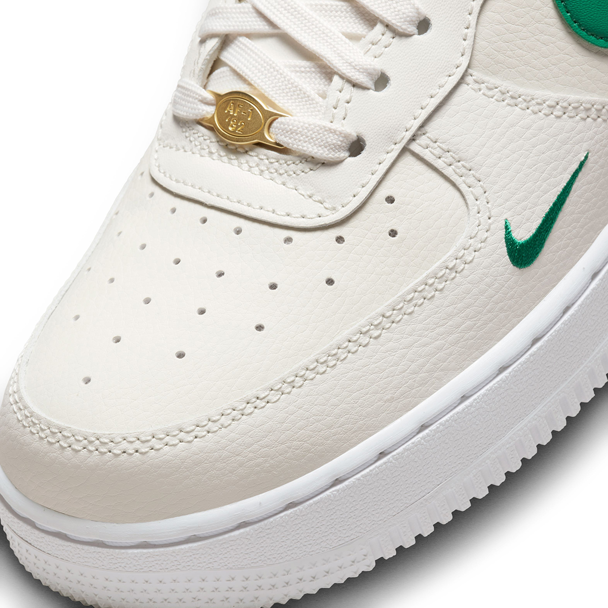 Zapatillas Urbanas Nike Air Force 1 07 SE Mujer Moov