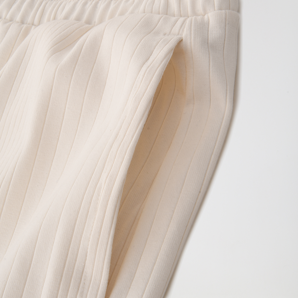 Pantalón Puma Classics Ribbed Relaxed Mujer,  image number null