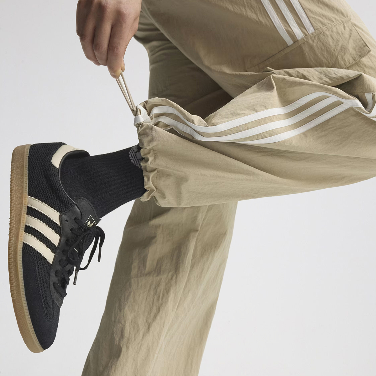Pantal&oacute;n adidas Adicolor Classics 3 Tiras Hombre,  image number null