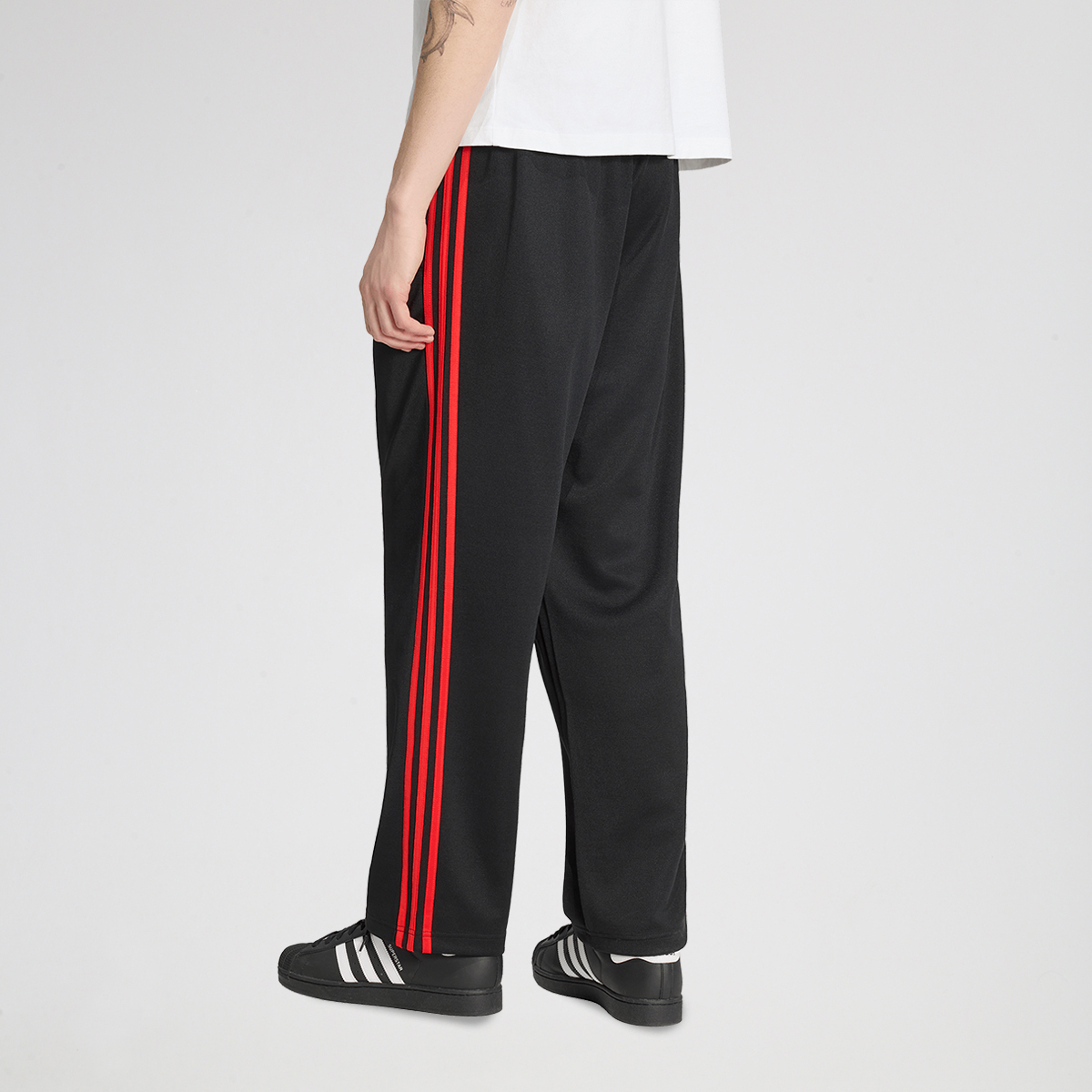 Pantal&oacute;n adidas Adicolor Holgado Hombre,  image number null
