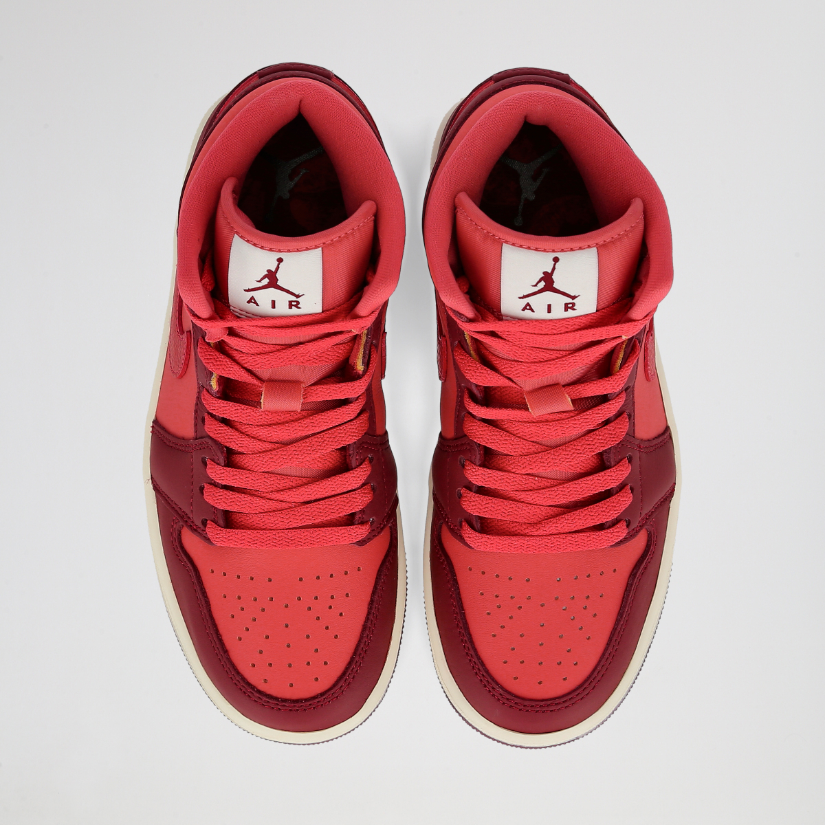 Zapatillas Jordan 1 Mid SE Mujer,  image number null