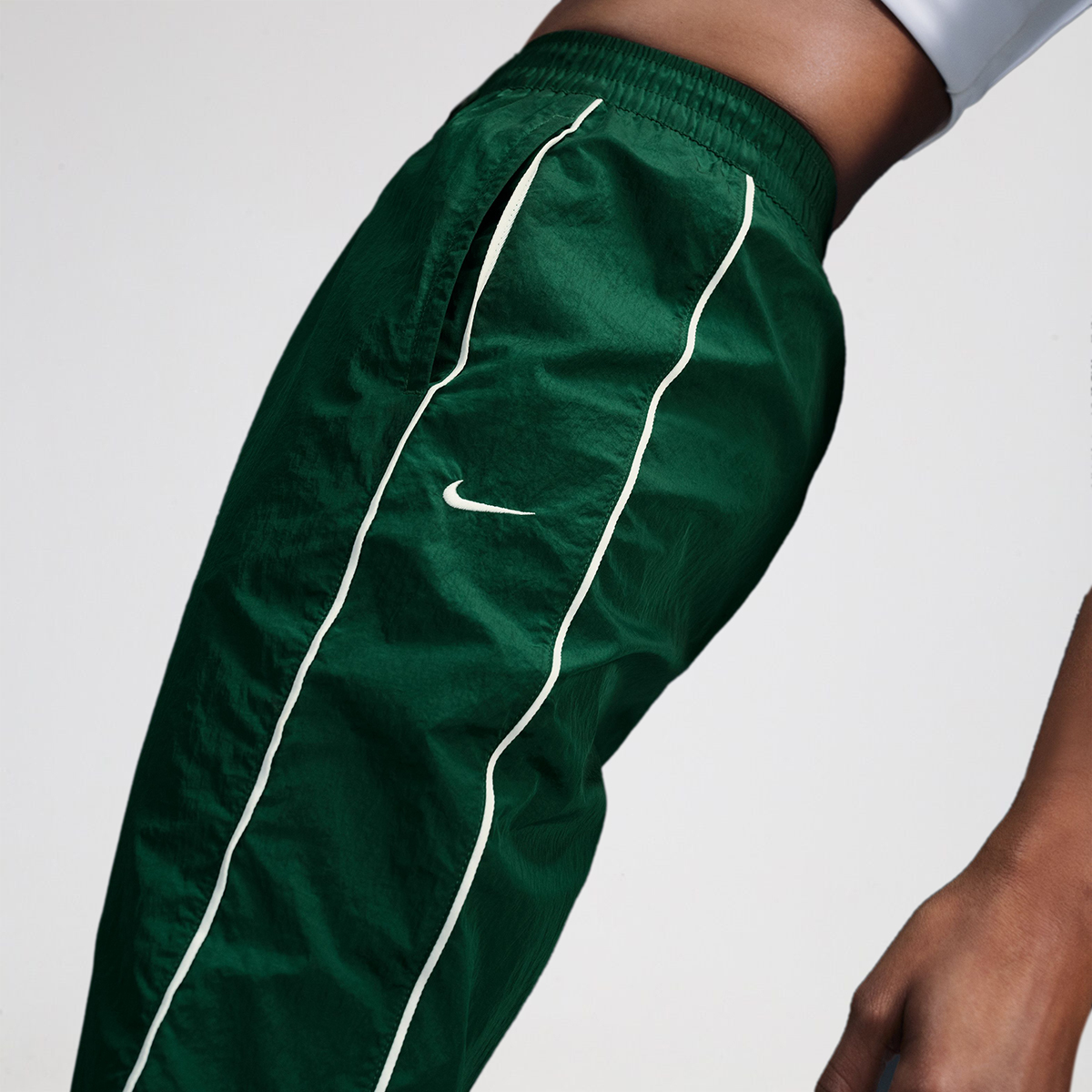 Pantalón Nike Windrunner Woven Mujer,  image number null