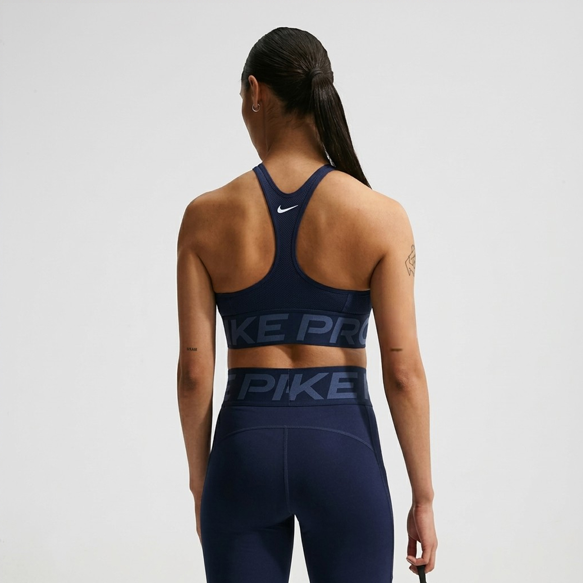 Top Entrenamiento Nike Sculpt Pro Soporte Medio Mujer,  image number null