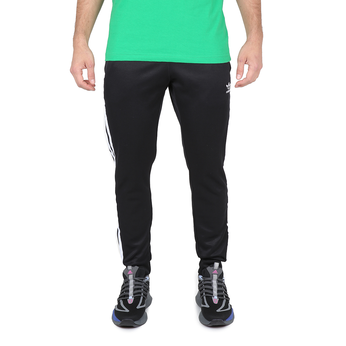 Adidas chino best sale moreno de hombre