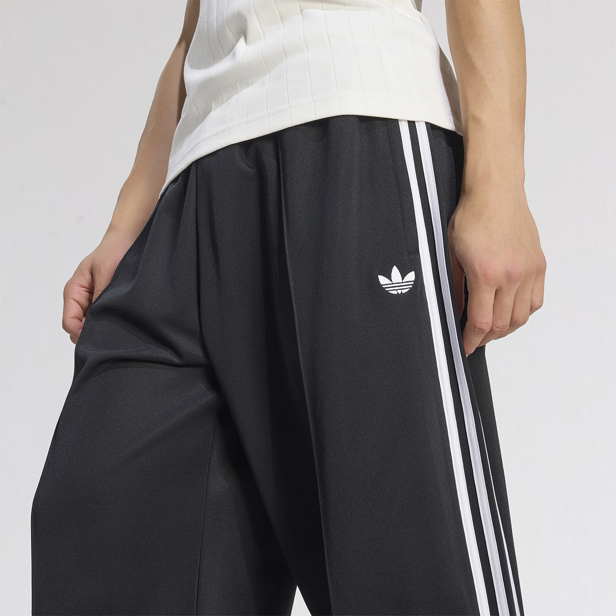 Pantal&oacute;n adidas Oversized Hombre,  image number null