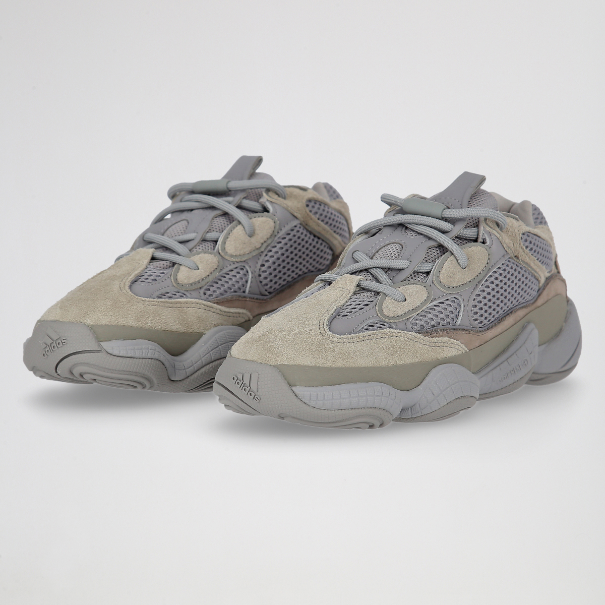 Adidas yeezy informacion prohibida 2025