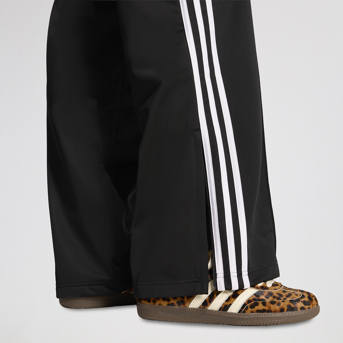 Pantal&oacute;n adidas Firebird Holgado Mujer,  image number null