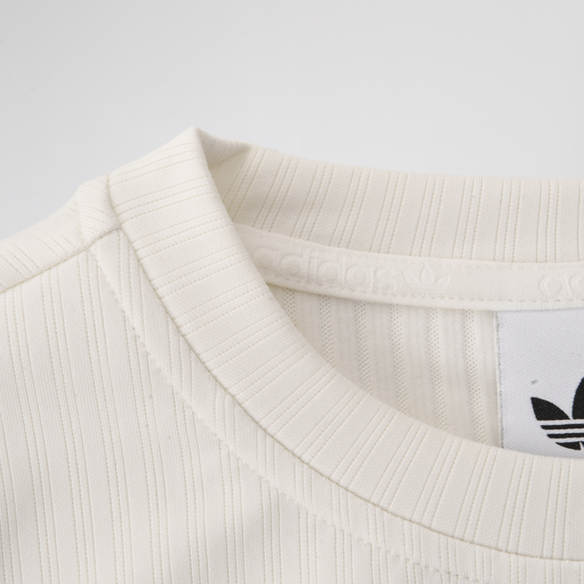 Remera adidas Essentials Mujer,  image number null