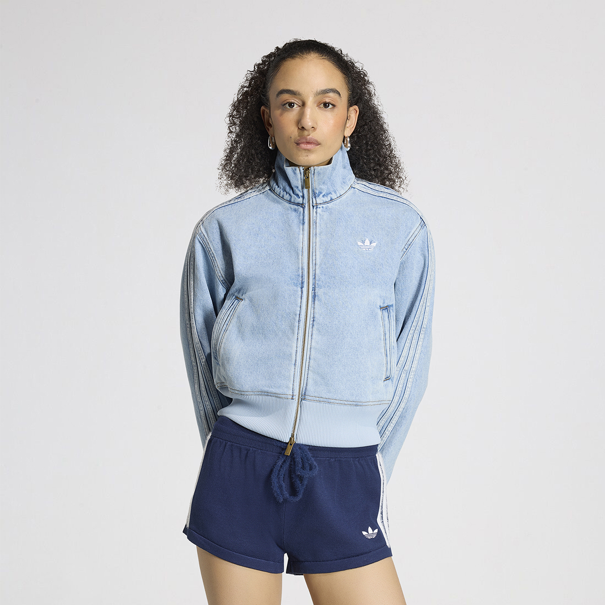Buzo con Cierre adidas Tejido Denim Firebird Mujer,  image number null