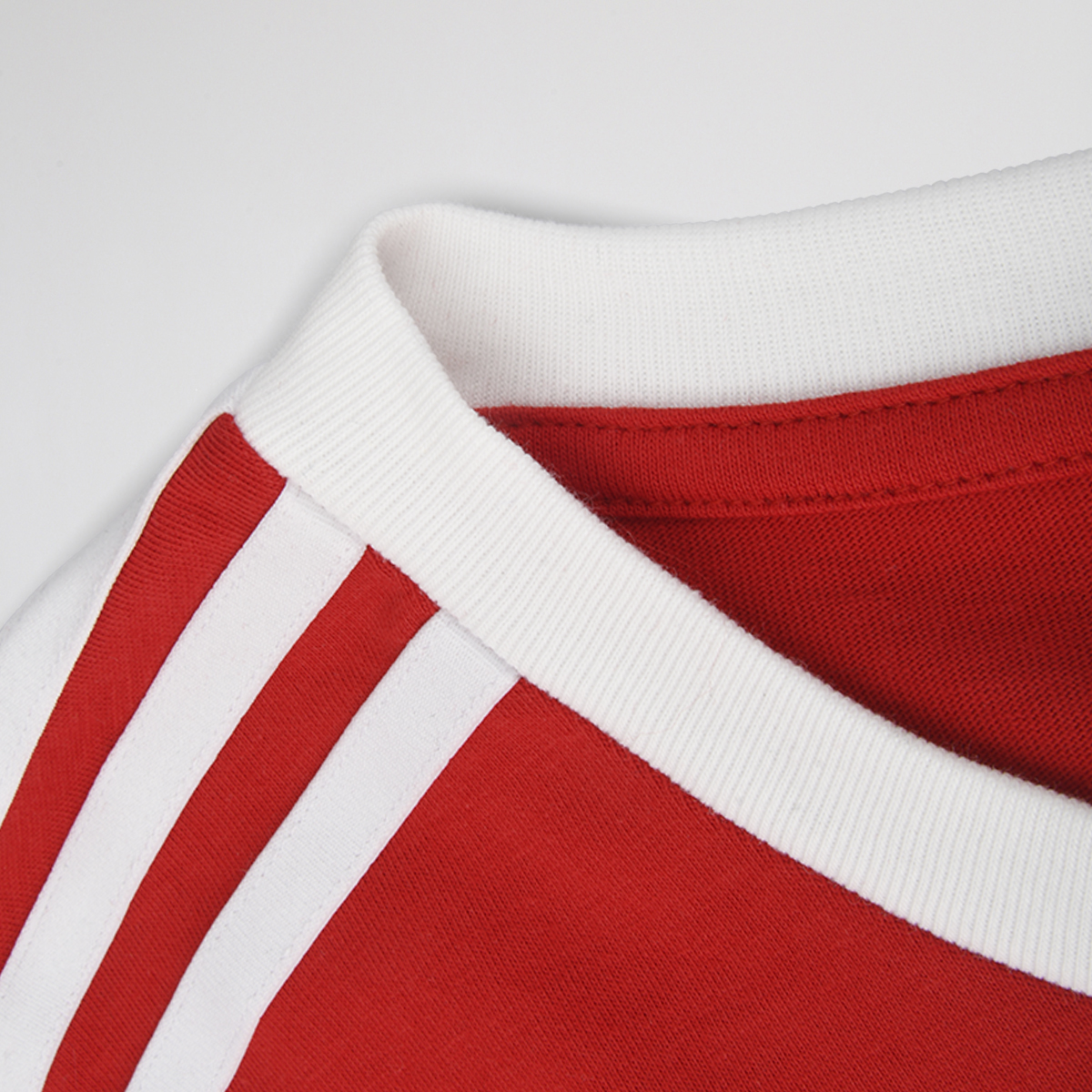 Buzo adidas Adicolor 3 Tiras Regular de Mujer,  image number null