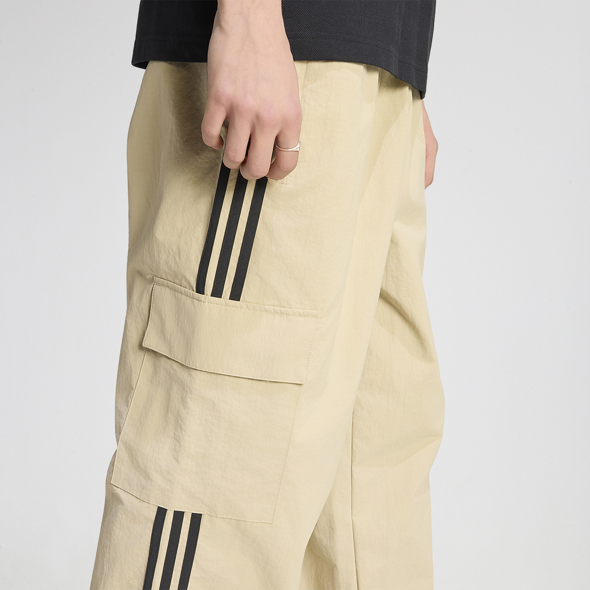 Pantal&oacute;n adidas Adicolor Classics 3 Tiras Hombre,  image number null