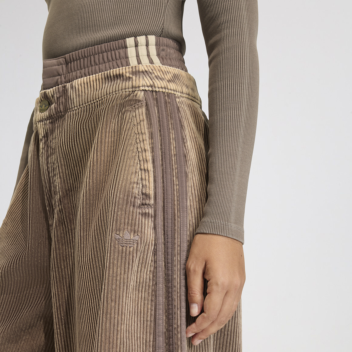 Pantal&oacute;n adidas Corduroy Sst Mujer,  image number null