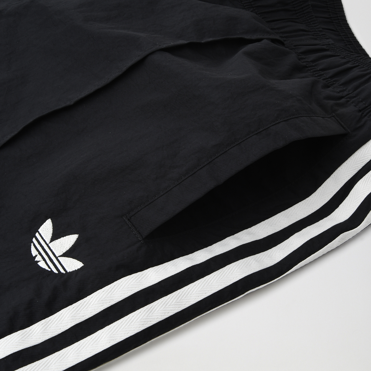 Pantalón adidas Q1,  image number null