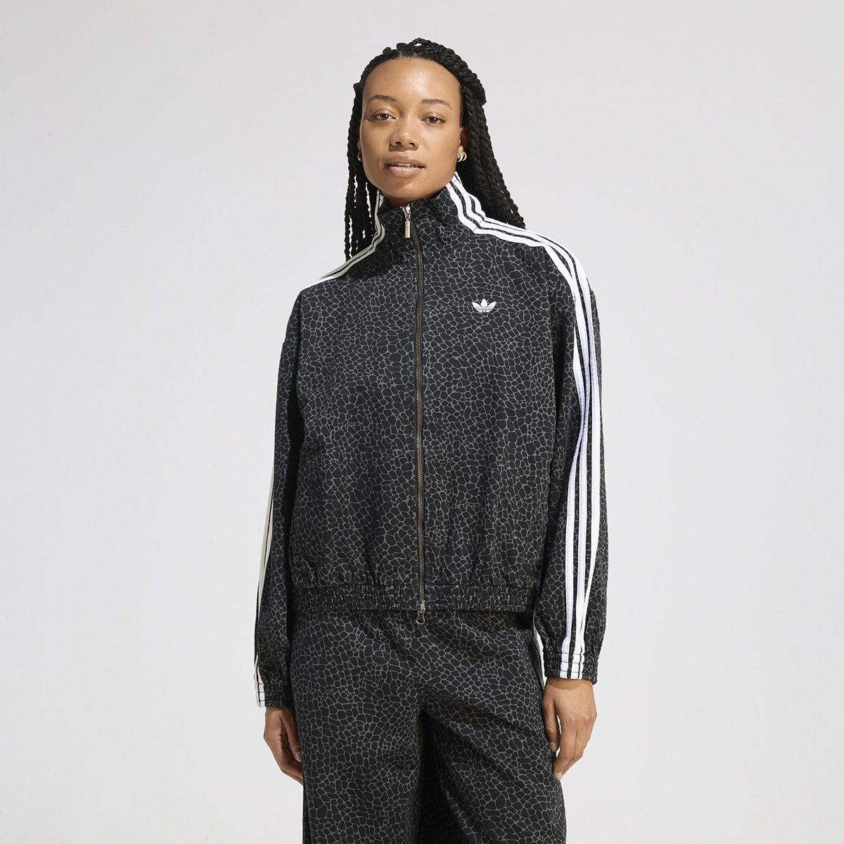 Buzo con  Cierre adidas Firebird Oversized AOP Denim Mujer,  image number null