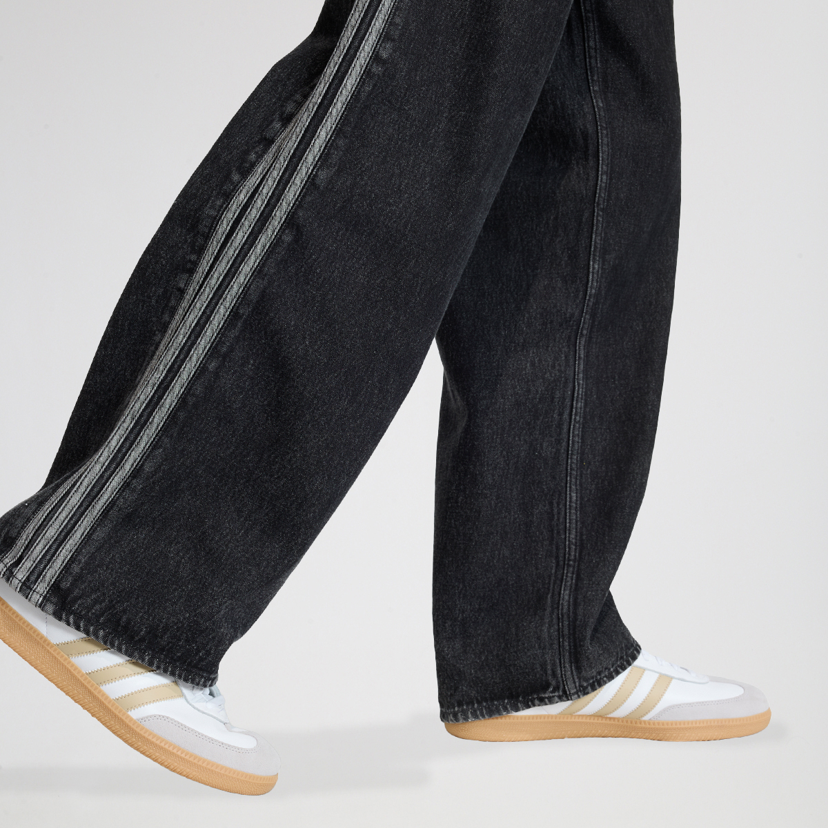 Pantal&oacute;n adidas Denim Firebird Adicolor Hombre,  image number null