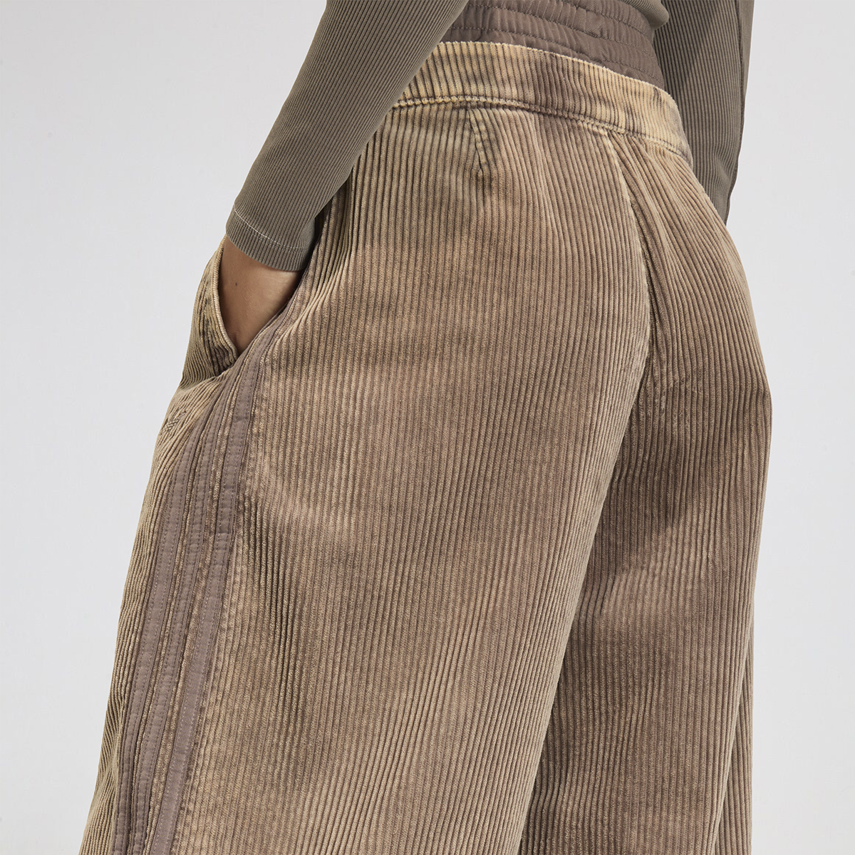 Pantal&oacute;n adidas Corduroy Sst Mujer,  image number null