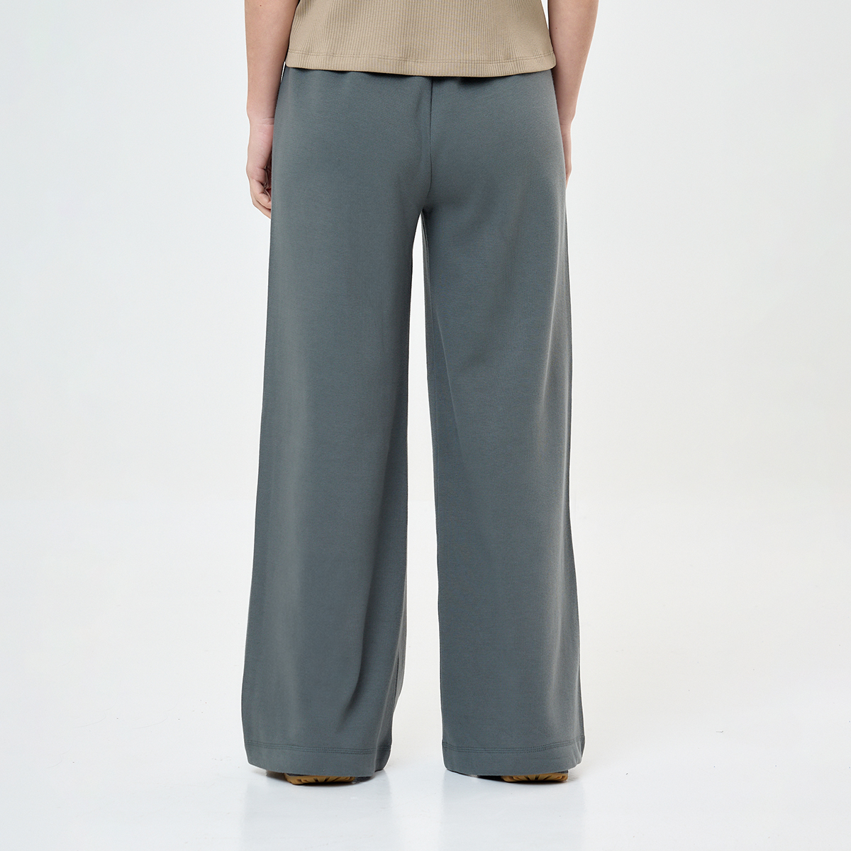 Pantal&oacute;n Puma Classics Relaxed Mujer,  image number null