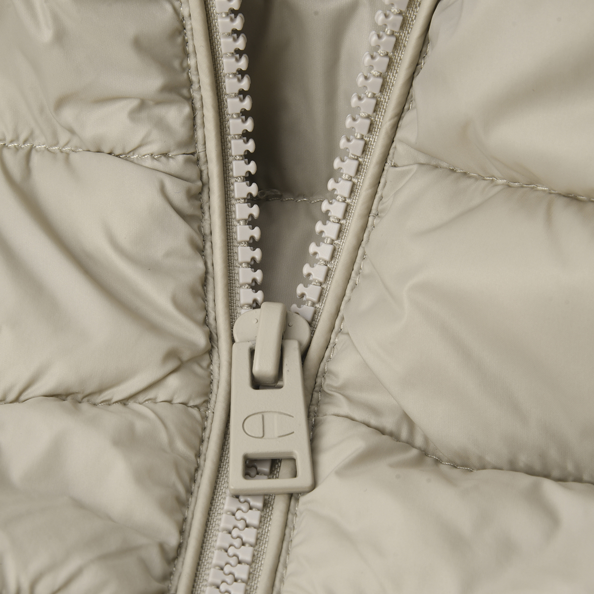 Campera Champion Acolchada Mujer con capucha,  image number null