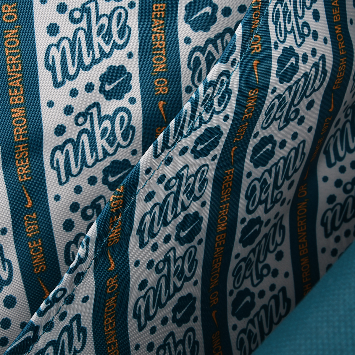 Mochila nike store since 1972