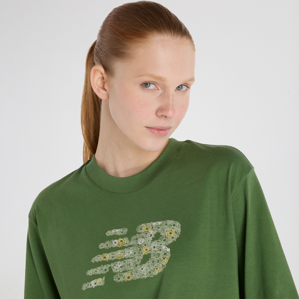 Remera New Balance Flower Logo Crew Mujer,  image number null