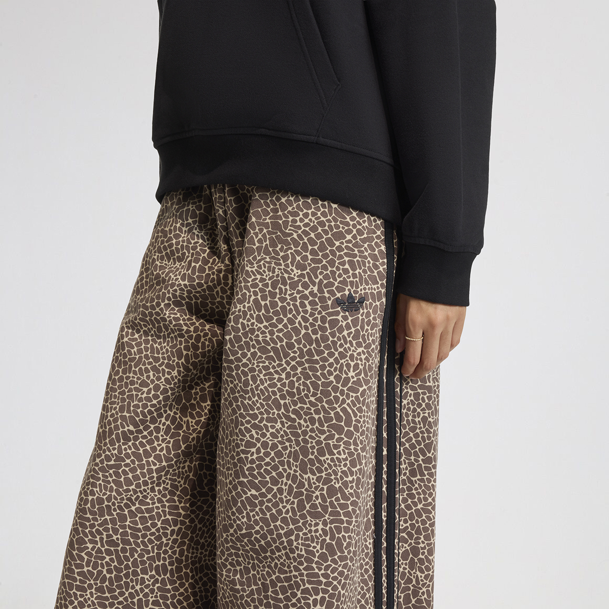 Pantal&oacute;n adidas Firebird 3 Tiras Mujer,  image number null