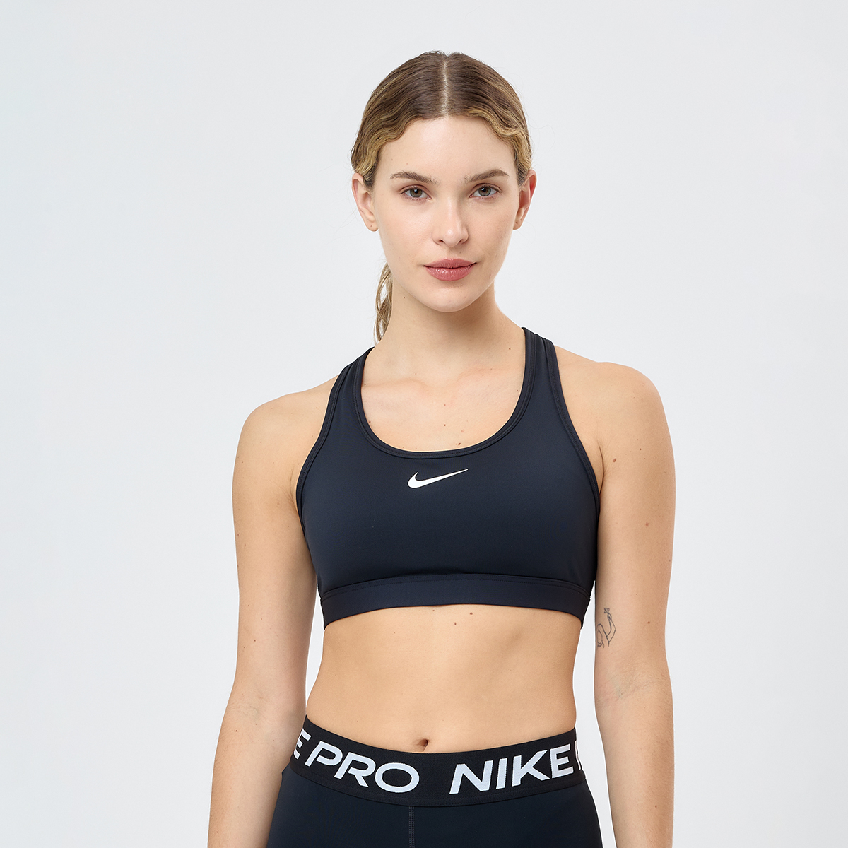 Top Nike Swoosh Medium Mujer,  image number null